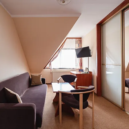 Kompleks Antalowka Termy & Med Гостьовий будинок 3*